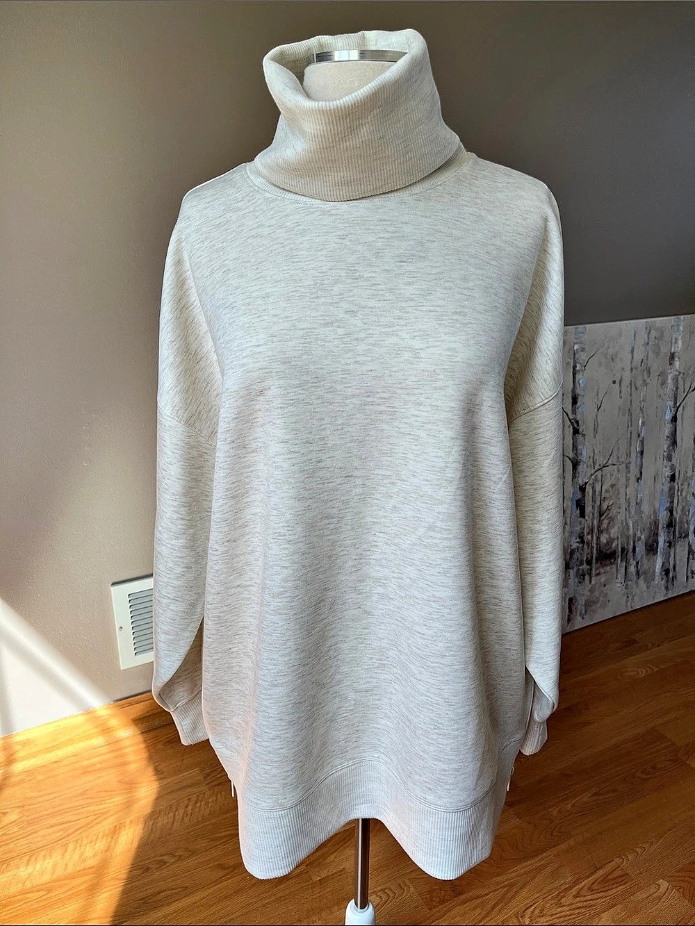 Women’s AIRY SLEEK All In Motion Funnel Neck Sweatshirt in Heather Cream Size M